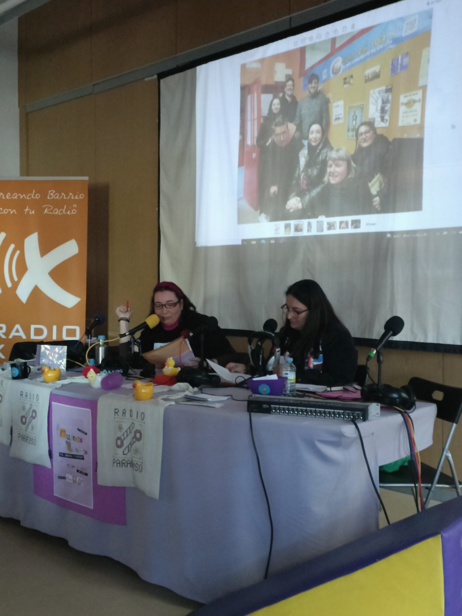 Compañeiras de CUAC FM durante o encontro Mujeres Radiantes