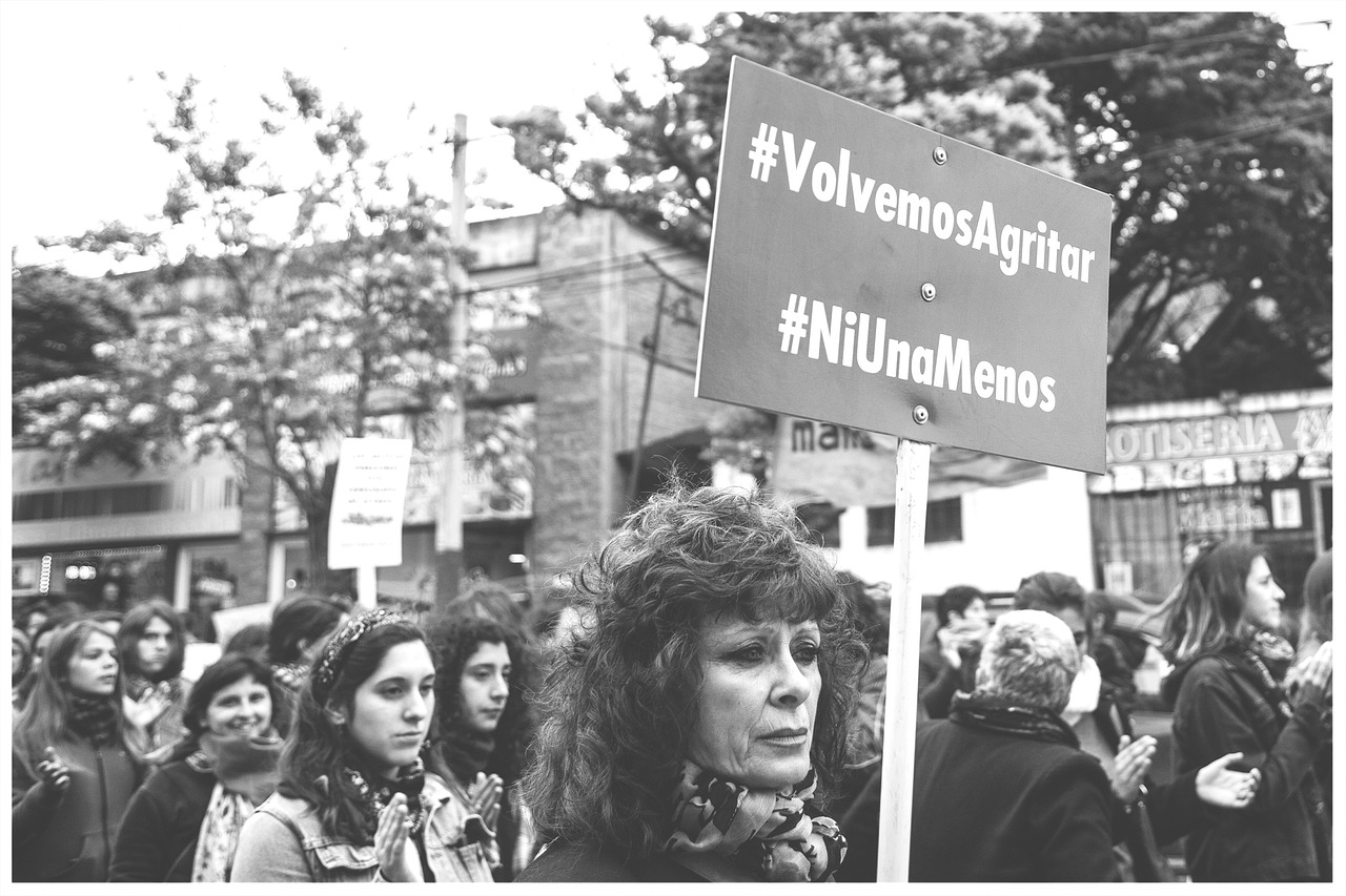 mulleres nunha manifestación contra a violencia de xénero
